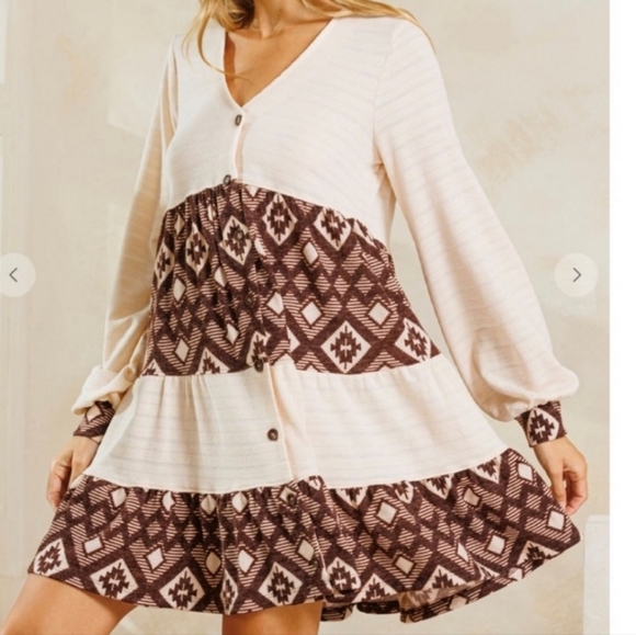 Contrast Tired Long Sleeve Dress - Picture 2 of 5